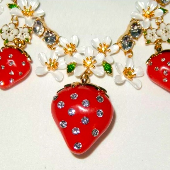 New Betsey Johnson strawberry necklace - Picture 5 of 11